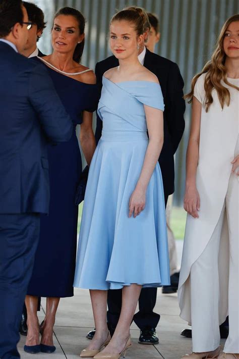 La Princesa Leonor Destaca Con Un Elegante Vestido De Escote Cruzado Woman