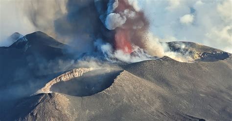 Problems With Volcanoes Etna Spews Ash Catania Airport Closed Krone At