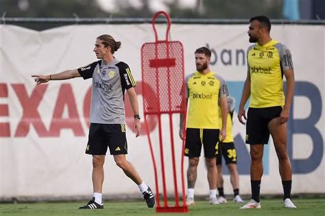 Provável escalação do Flamengo Filipe Luís barra Fabrício Bruno em