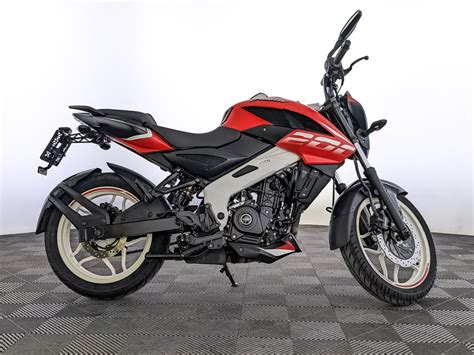 Купить б у Bajaj Pulsar NS инжектор передач в Красногорске красный naked bike года