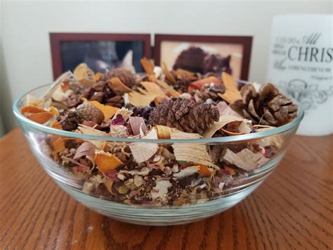 Potpourri in a Bowl – I Live in the Country