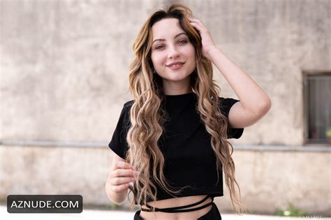 Aleida Sexy Poses Naked In A Photoshoot For Metart Aznude