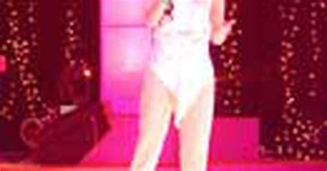 Ca sĩ Nguyễn Hồng Nhung Lại rắc rối tình tiền và phim ảnh sex