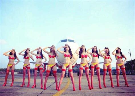 Thực hư Vietjet dùng quảng cáo Ngọc Trinh diện bikini khoe 3 vòng