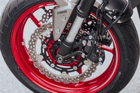 Kawasaki Z Mid Naked Vergleichstest