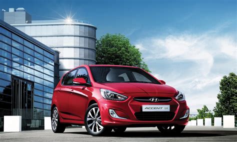New Hyundai Accent Hatchback 2018 1.6L GL Photos, Prices And Specs in
