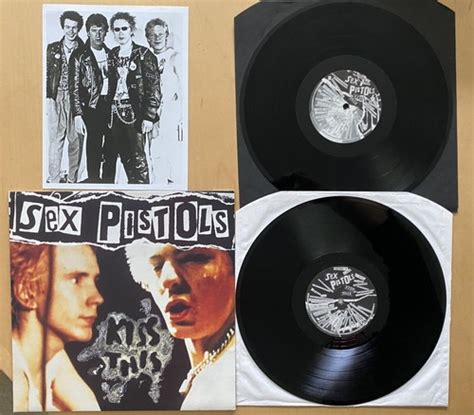 SEX PISTOLS KISS THIS UK IMPORT LP WITH PHOTO JOHNNY ROTTEN PUNK