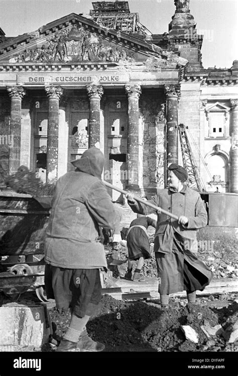 Reichstag building during war Black and White Stock Photos & Images - Alamy