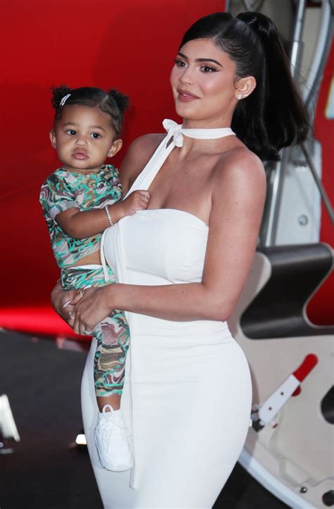 Kylie Jenner Shares Throwback Pregnancy Pic ‘baking Stormi Us Weekly