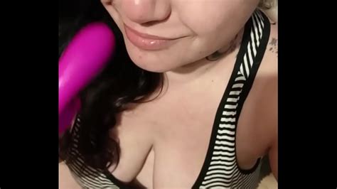 Lamiendo Sus Fluidos Como Gata Porque Le Encanta El Sabor De Su Vagina Tras Meterse Un Buen