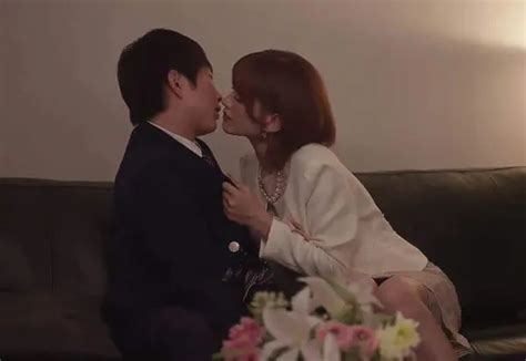 Má kế có món quà bất ngờ chúc mừng cậu con trai tốt nghiệp Sex Hay SexTop1 movie