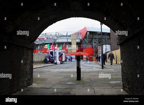 Charlton Athletic Football Hi Res Stock Photography And Images Alamy