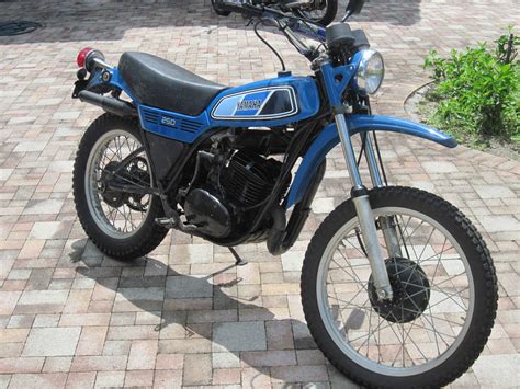 Review of Yamaha DT 250 1977: pictures, live photos & description ...