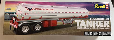 Revell 4536 132 Scale Fruehauf 40 Semi Tanker Trailer