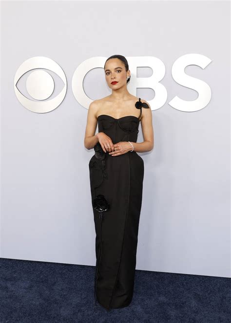 de las crocs amarillas de brooke shields  la impecable angelina jolie