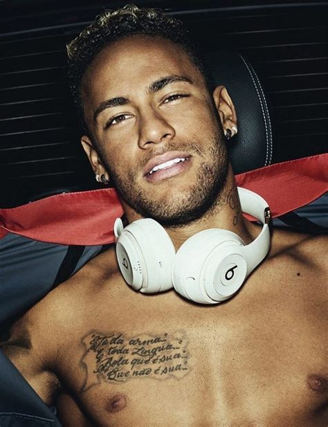 Neymar Banca O Modelo Em Ensaio Sensual E Demi Lovato Curte Capricho