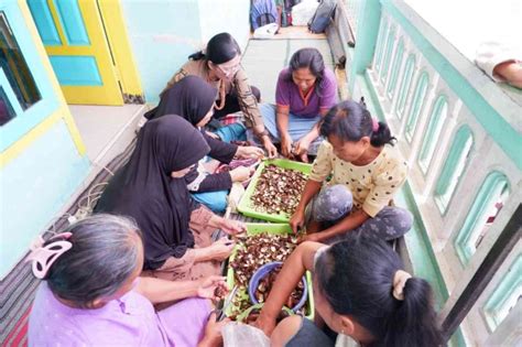 Sari Kulit Salak Sebagai Inovasi Bemfa Mipa Um Dalam Mengelola Limbah