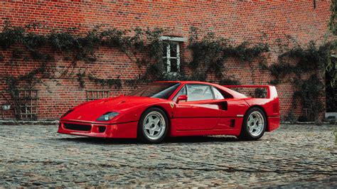 超稀有「法拉利Ferrari F40 Berlinetta」出現拍賣場！里程數僅 1,790 公里，近乎原廠完美車況讓車迷們都瘋狂了 ...