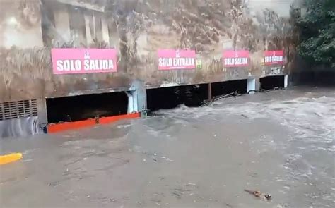 Xalapa Se Inunda Plaza Nimas Por Lluvias Intensas