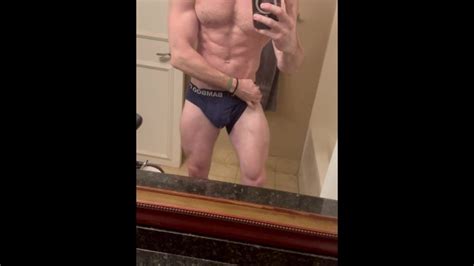 Hot Cara Musculoso Tira Brincando Seu Físico Rasgado Pornhub Gay