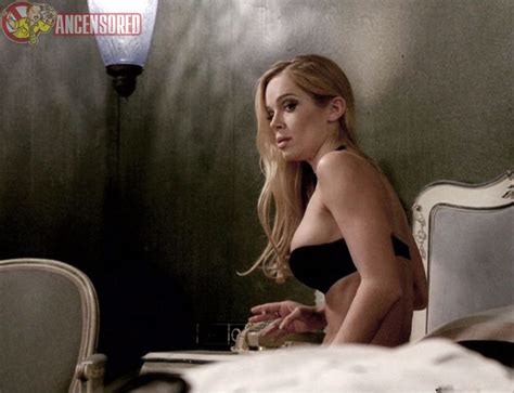 Naked Jennifer Gareis In Downward Angel