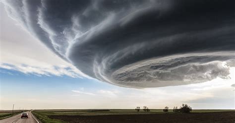 Image Of A Supercell Thunderstorm Wins 2014 National Geographic Contest