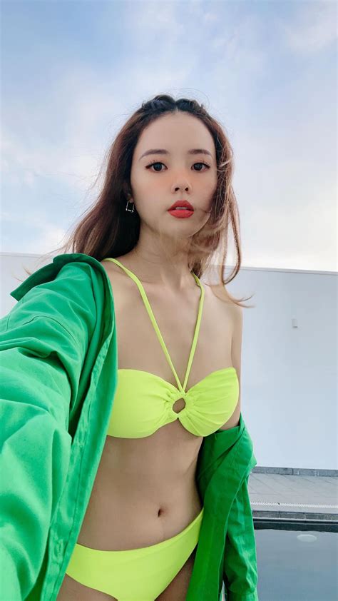 Nh Ng L N Hi M Hoi Midu Khoe D Ng V I Bikini