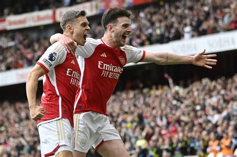 Premier League El Arsenal Se Aferra Al Liderato Y El City Continúa La Persecución Notiulti