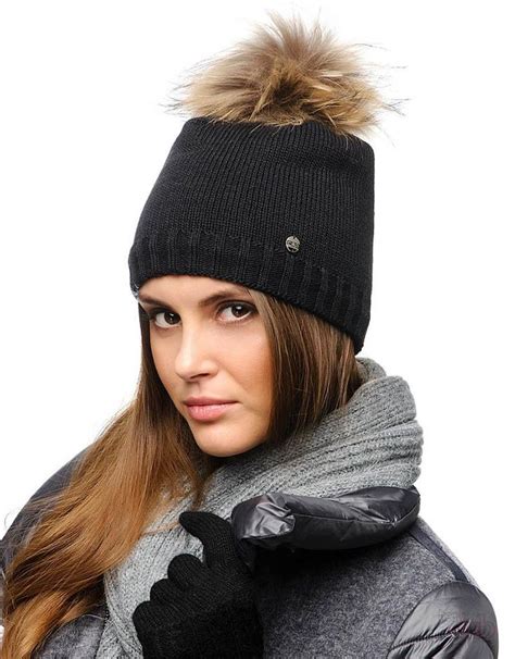 Вязаные женские шапки 2018: Модные тенденции и новинки на фото | Модные ...