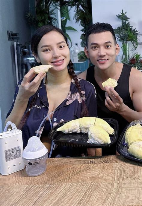 Hot mom Việt mua bình sữa