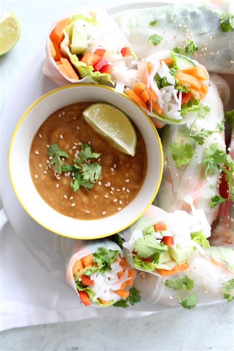 Thai Sommer Rolls With Peanut Dipping Sauce