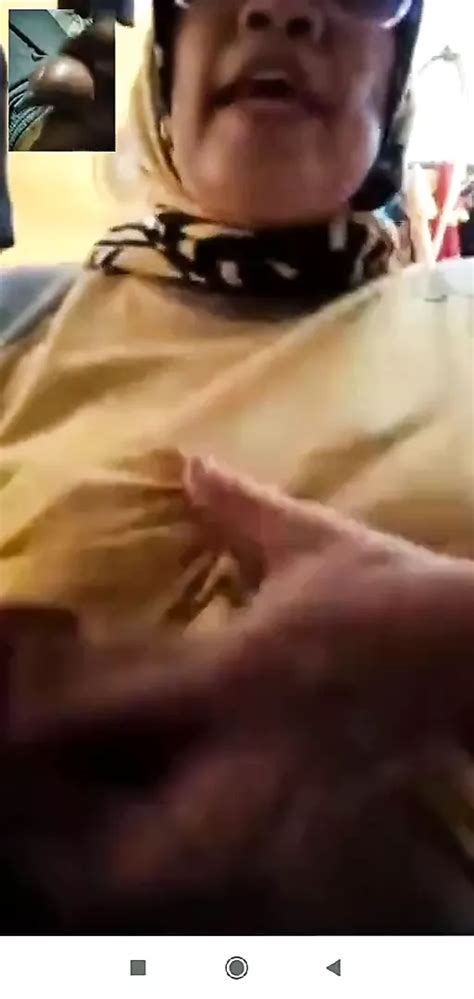 Mak Haji Sofiatun Pamer Bh Baru Ke Anak Mantu Mom Porn XHamster