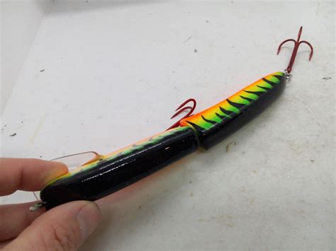 75 Custom Bk Lure Minion Fire Tiger Crankbait Jerkbait Musky Lure Ebay