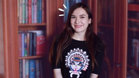 ПЕРВОКУРСНИК ЗАДАЕТ ВОПРОСЫ ВЫПУСКНИКУ ПРО УНИВЕР - YouTube