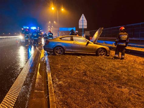 Wypadek Na Autostradzie A W Gminie Brze Kujawski Mercedes Uderzy W