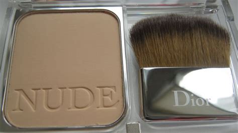 Компактная тональная основа пудра Diorskin Nude Compacte SPF 10 оттенок 020 Light beige от