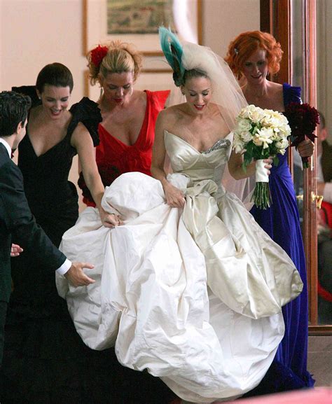 All The Details Of Carrie Bradshaw S Wedding Dress On Sex And The City