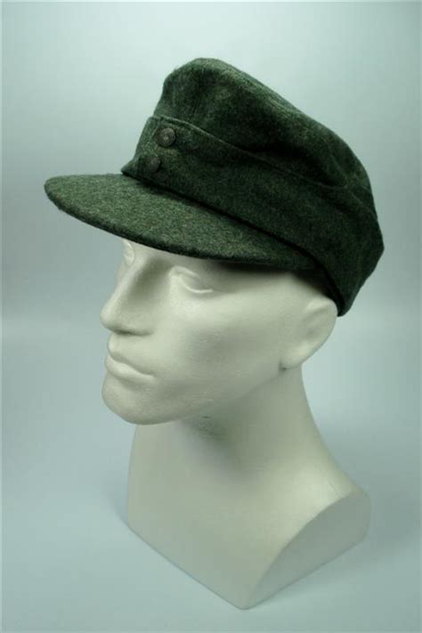 Реплики исторической униформы.