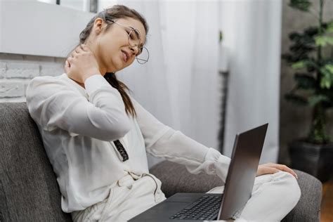 Tech Neck Pain: How Tech Gadgets Hurt Your Spine Health?