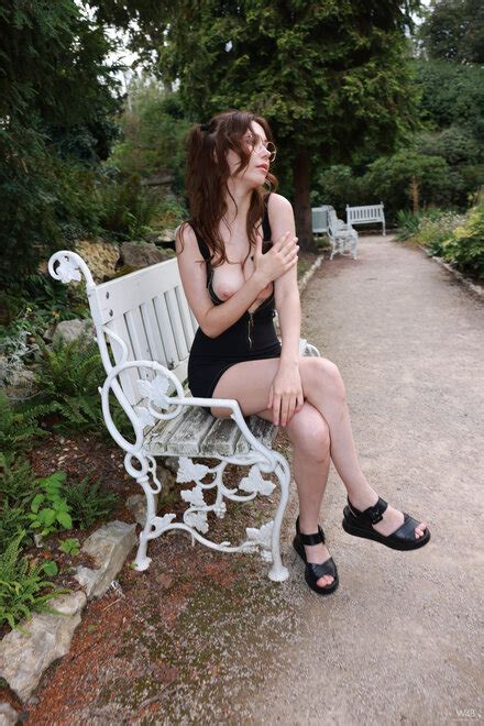 Mila Azul Topless In Prague W B Porn Pic