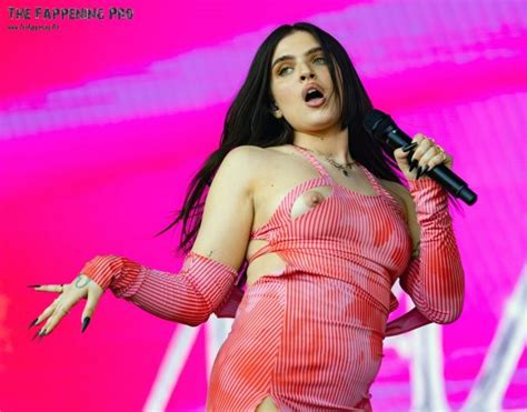 Mae Muller Nude On Stage Photos The Fappening