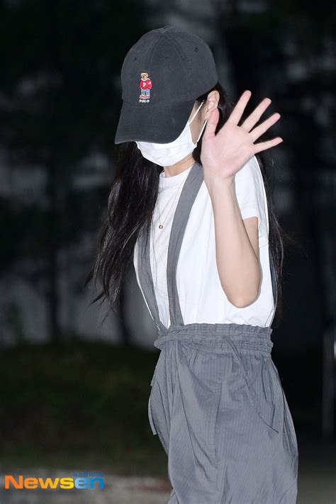 HOT BLACKPINK chính thức đổ bộ sân bay đến Hà Nội