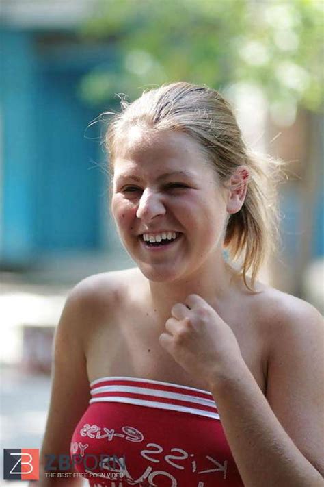 Nips Pokies Without Bra Downblouse ZB Porn