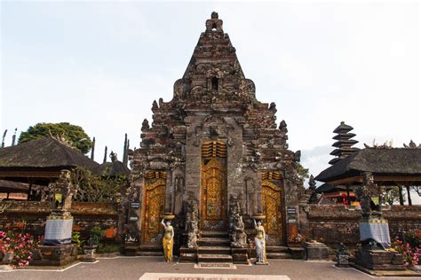 Sunrise at Pura Ulun Danu Bratan - Bali's Most Beautiful Temple - Omnivagant