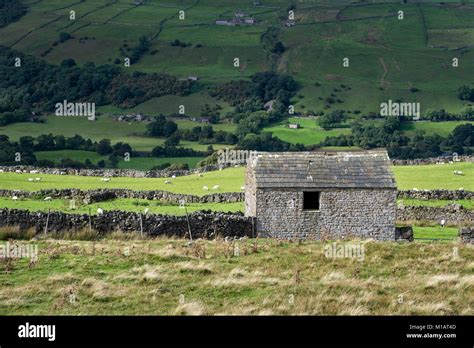 Barn Yorkshire Dales Hi Res Stock Photography And Images Alamy