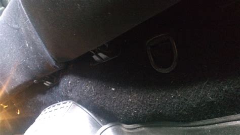 Заменил кронштейн крепления заднего сиденья — Renault Megane II, 1,6 л ...