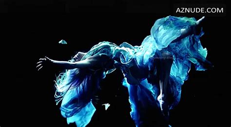 Jennifer Lopez Sexy Showing Off Her Hot Figure As She Strips Naked In Her Videoclip AZNude