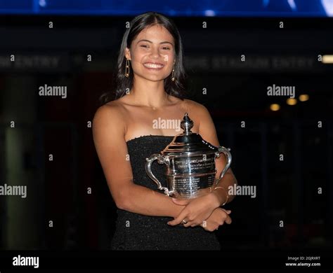 Emma raducanu us open trophy hi-res stock photography and images - Alamy