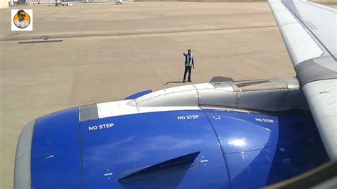 Ground Staff Gives Thumbs Up Coimbatore To Delhi Indigo Flight Youtube