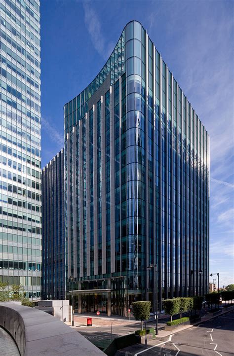 Traveling to 1 Churchill Place in Canary Wharf by Public Transit 21